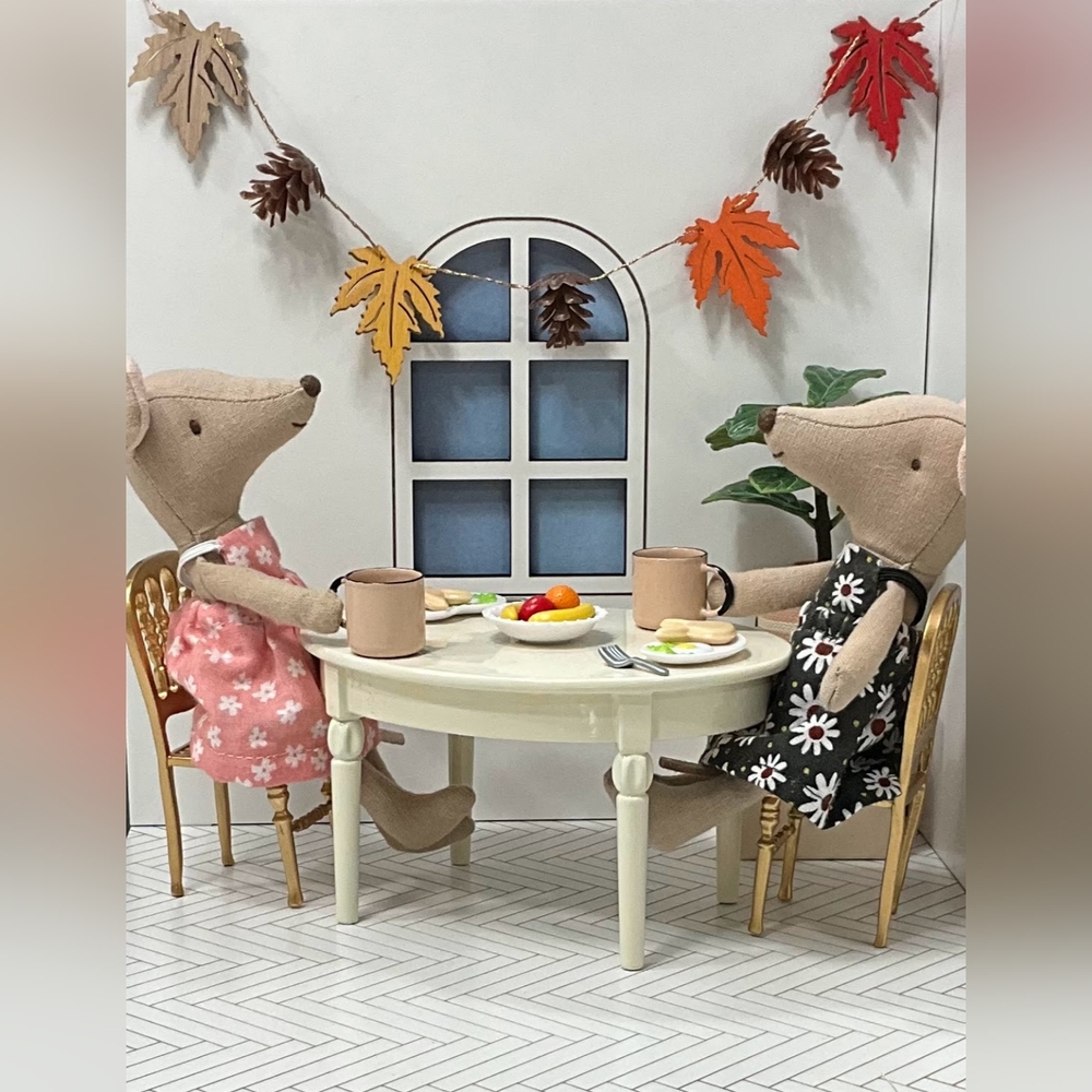 Dollhouse garland